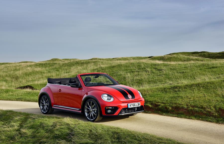  Volkswagen Beetle Cabriolet R-Line 2016 года  (UK) (фото 30 из 32)